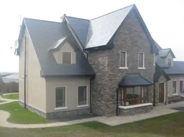 Stone cladding and render house in the Ridge Stone Ambleside profile
