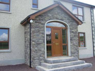 Front porch decorated with Ridge Stone Ambleside profile