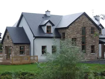 Residential property with Ridge Stone Chestnut Hills profile cladding