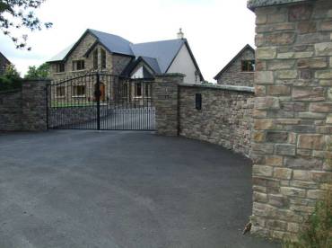 Ridge Stone Ambleside profile garden wall and entrance gate stone cladding