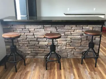 Breakfast bar decorated with Ridge Stone Chestnut Hills cladding